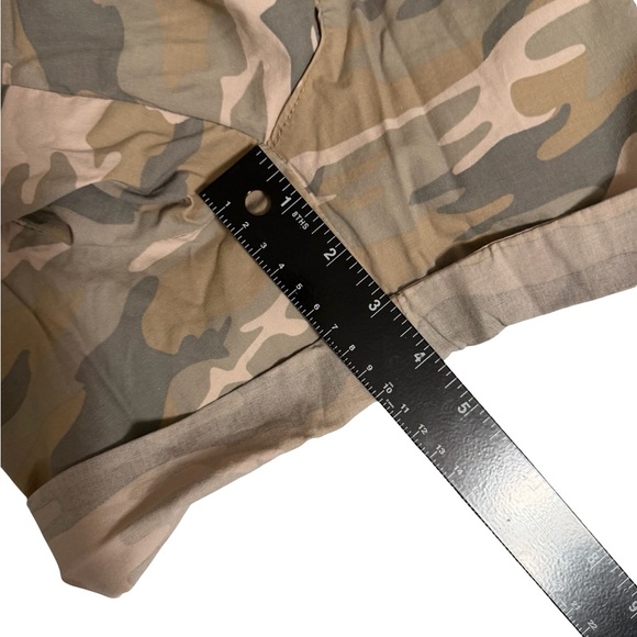 Sanctuary Women's Camo Utility Shorts in Tan and Olive - Picture 6 of 6